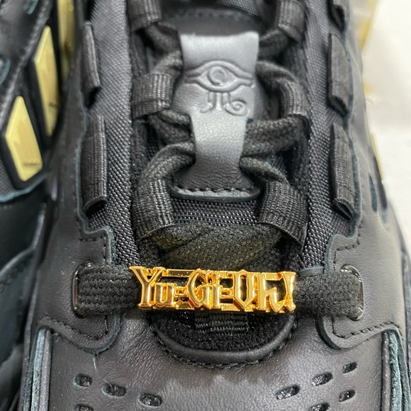 Yu gi oh adidas shoes with sealed dark Magician promo card - Picture 6 of 9